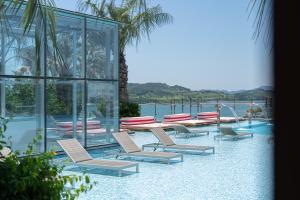 Bazén v ubytování Yeosu Calacatta Hotel & Resort nebo v jeho okolí