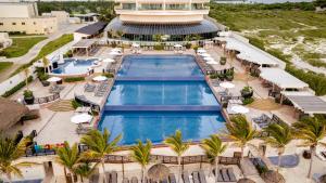 Bazén v ubytování Seadust Cancun Family Resort - All Inclusive nebo v jeho okolí