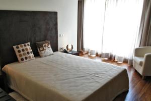Uma cama ou camas num quarto em Casa Dos Poos