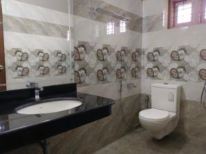 Koupelna v ubytování SREEKRIPA RESIDENCY HOMESTAY