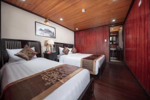 Ein Bett oder Betten in einem Zimmer der Unterkunft Ruby Cruise