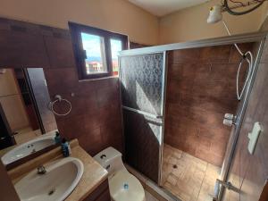 a bathroom with a shower and a toilet and a sink at Casa Céntrica Comayagua in Comayagua