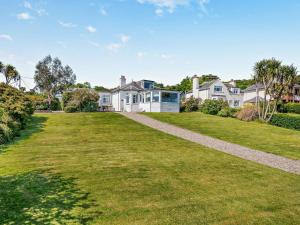 a large lawn in front of a house at 4 Bed in Lamlash CA369 in Lamlash