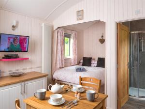 a bedroom with a bed and a table with a dining room at 1 Bed in Builth Wells BN089 in Garth