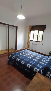 a bedroom with a blue and white bed in a room at Hostel Amarillo in San Ignacio