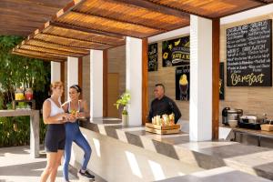 Гости Hyatt Vivid Playa Del Carmen All-Inclusive Adult Only Resort
