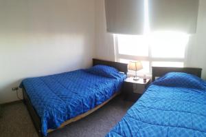 Egeo al mar tesisinde bir odada yatak veya yataklar