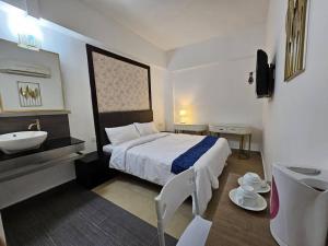 Postel nebo postele na pokoji v ubytování Warisan Hotel Kota Kinabalu