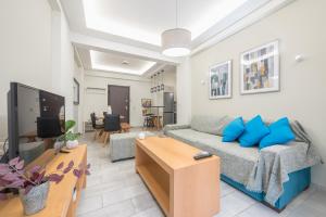 Μια τηλεόραση ή/και κέντρο ψυχαγωγίας στο Supreme Athens Home by Cloudkeys