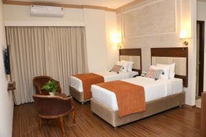 Una cama o camas en una habitación de Nalapad's Hotel Bangalore International