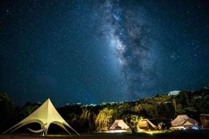Příroda nedaleko luxury tent