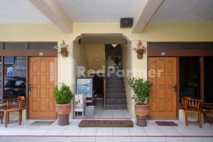 Η πρόσοψη ή η είσοδος του Hotel Sido Langgeng Tawangmangu Mitra RedDoorz