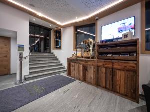TV a/nebo společenská místnost v ubytování Central Hotel & Apart mit Landhaus Central