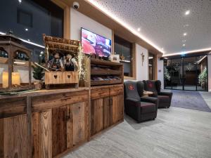 TV a/nebo společenská místnost v ubytování Central Hotel & Apart mit Landhaus Central