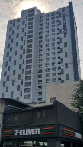 Το κτήριο όπου στεγάζεται  το διαμέρισμα