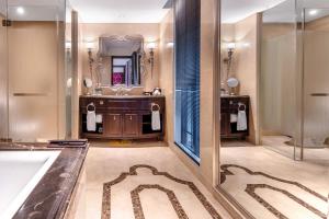 Ванная комната в The Yangtze Boutique Shanghai