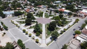 eine Luftansicht eines Parks mit einem Denkmal in der Unterkunft Los Velitos in Santa Rosa del Conlara