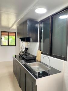 Η κουζίνα ή μικρή κουζίνα στο Casa Luna 2 Bedroom House