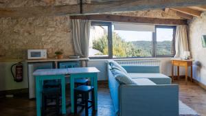 a living room with a couch and a table at Casa Rural La Chocolateria in Horche