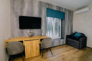 Televízia a/alebo spoločenská miestnosť v ubytovaní Rado Hotel Spa