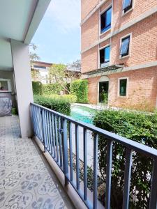 Balkón nebo terasa v ubytování 2 Bedrooms Suite Pool Access@The Title Residencies Naiyang