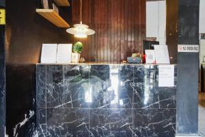 a counter in a restaurant with a marble counter top at Bali Backpacker Inn & Hostel in Ubud