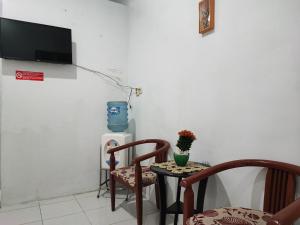 TV/Unterhaltungsangebot in der Unterkunft RedDoorz Syariah near Universitas Batanghari Jambi
