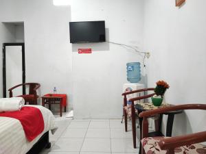 TV/Unterhaltungsangebot in der Unterkunft RedDoorz Syariah near Universitas Batanghari Jambi
