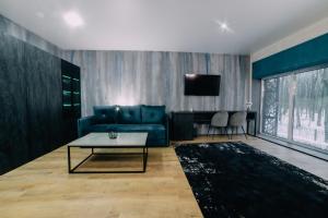 Televízia a/alebo spoločenská miestnosť v ubytovaní Rado Hotel Spa