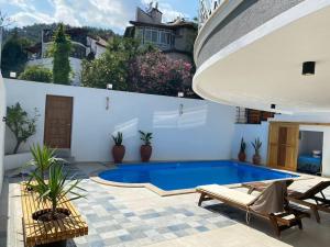 Bazén v ubytování Tatilde Villam nebo v jeho okolí