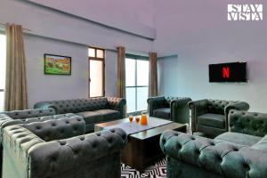 Ảnh trong thư viện ảnh của StayVista's Skyline Studio Apartments - Urban Oasis with Terrace, Gym & Bar ở Jaipur