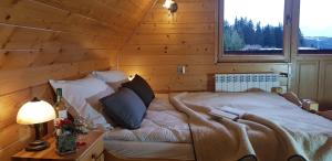 Posteľ alebo postele v izbe v ubytovaní Domek z kominkiem Pod Limbą