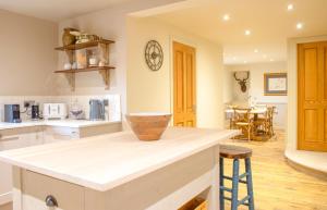 Η κουζίνα ή μικρή κουζίνα στο 6 Bosville Terrace