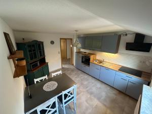 Kuchyň nebo kuchyňský kout v ubytování Ferienwohnung mit Balkon DG