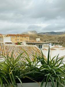 uma vista do telhado de uma casa em Casabell 3 Caminito del Rey em Valle de Abdalagís