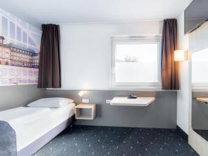 Voodi või voodid majutusasutuse B&B Hotel Mannheim-Neuostheim toas