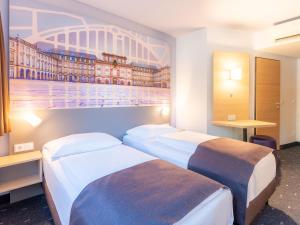 Voodi või voodid majutusasutuse B&B Hotel Mannheim-Neuostheim toas