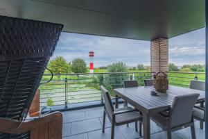 Rõdu või terrass majutusasutuses Elbstrand Resort Krautsand - Hotel Elbstrand