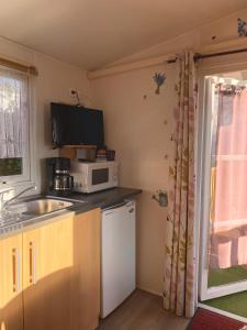 Kuchyň nebo kuchyňský kout v ubytování Mobil-home une chambre