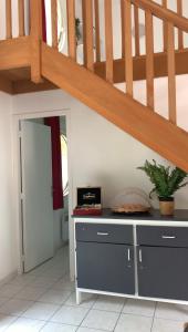 a staircase in a room with a desk under a stairs at Montaigu Plage in Montaigu-de-Quercy