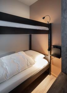 Postel nebo postele na pokoji v ubytování Basecamp Narvik