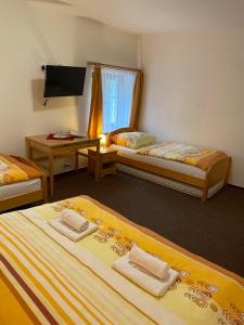 Posteľ alebo postele v izbe v ubytovaní Horský Hotel Sněženka