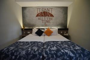 Voodi või voodid majutusasutuse Hotel Sriti Magelang toas