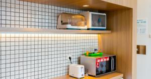 A cozinha ou kitchenette de Bobopod Airport CBC, Tangerang