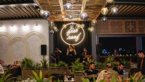 Hosté ubytování Fier Life Center + 37 fotografií