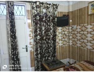 TV a/nebo společenská místnost v ubytování Hotel Pari, Jalandhar