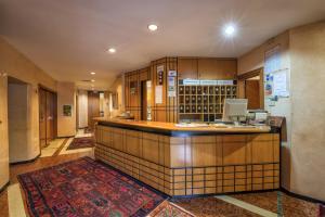 restaurację z ladą w pokoju w obiekcie Hotel Drago w mieście Mezzocorona +24 zdjęcia