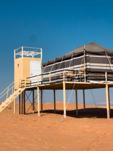 a pier in the middle of the desert at Hamood desert local camp in Al Wāşil