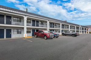 a large building with cars parked in a parking lot at Quality Inn near Casinos and Convention Center in Bossier City