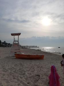 a life guard stand and a boat on the beach at Pod Szklaną Wydmą in Chłopy